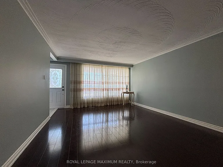 54 Hisey Cres W — Photo 9