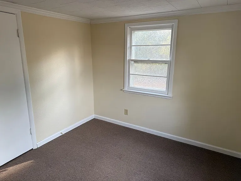 101 Hines Ave — Photo 6