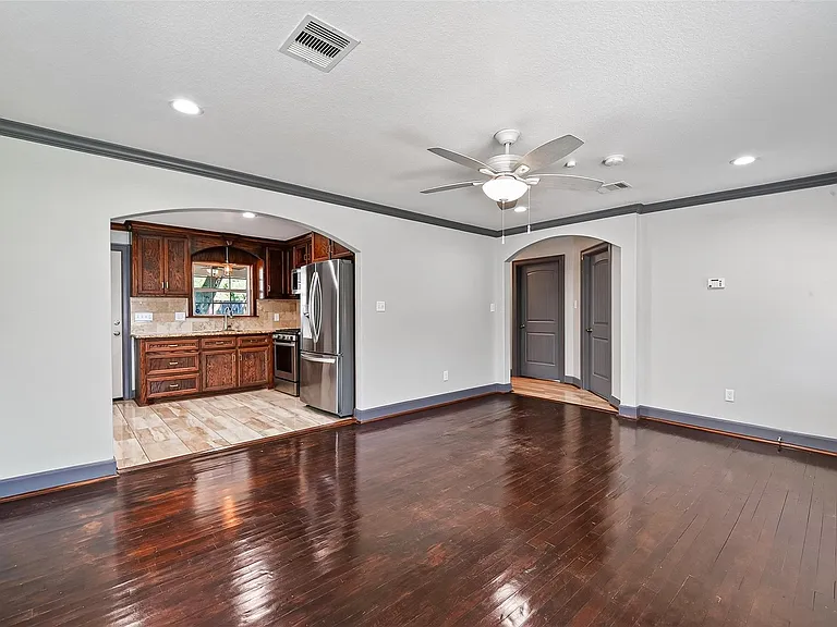 7623 McHenry St — Photo 10