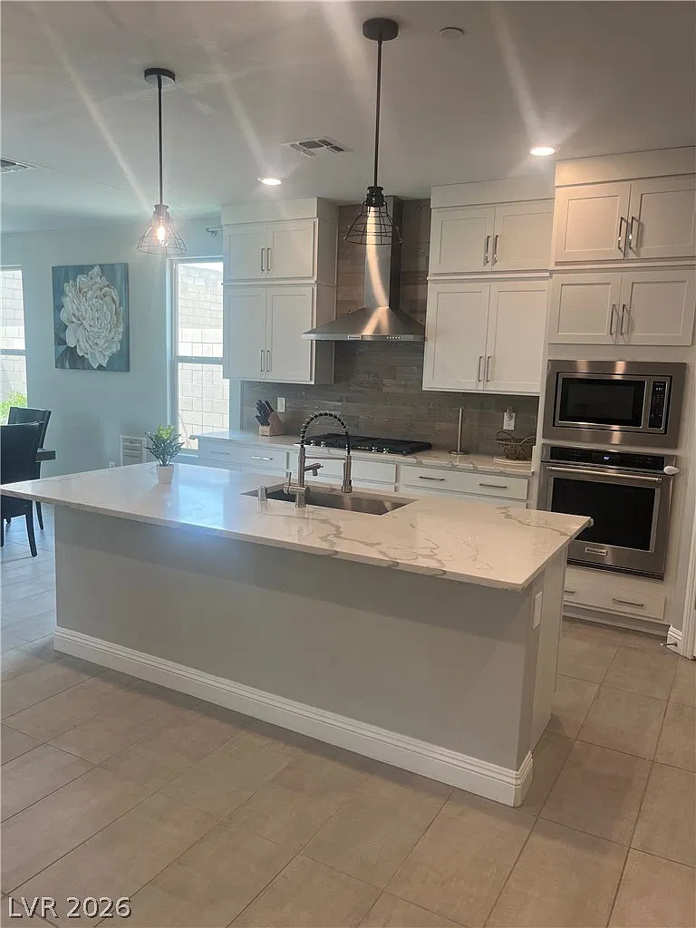 3 bed, 2.0 bath, 2297 sqft, $7,350 — Photo 4