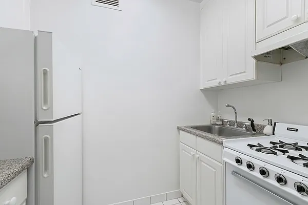 Rented by Compass | media 9