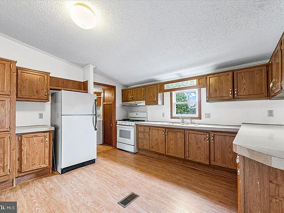 4th image of 131 Cedarcroft Rd
