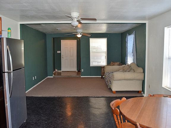 2nd image of 615 W Mesquite Ave