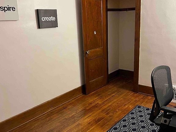 3rd image of 1609 N Oakley St #1