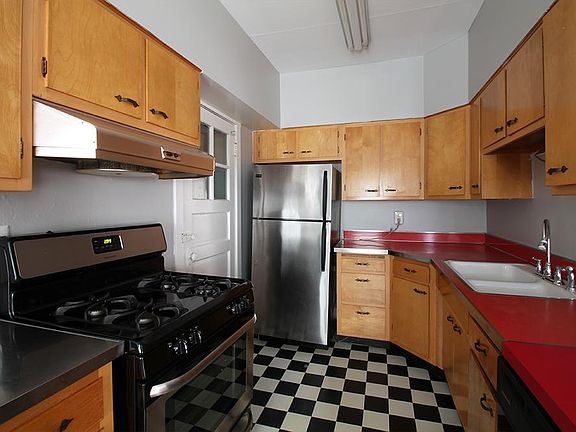 3rd image of 303 N Oak Park Ave APT 3C