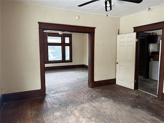 4th image of 10 W Miller St