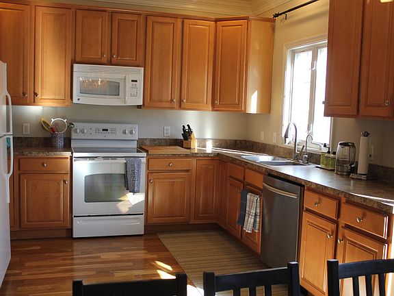 3rd image of 2321 Kendall Ln