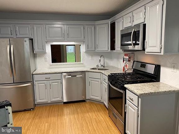 4th image of 18 Oneil Ct