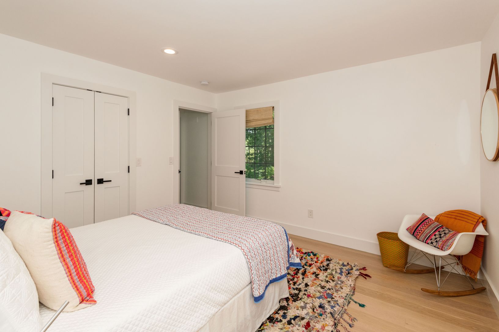  Guest Bedroom With En-Suite Shared Bathroom