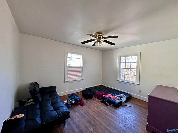 5th image of 1420 Goss Ave