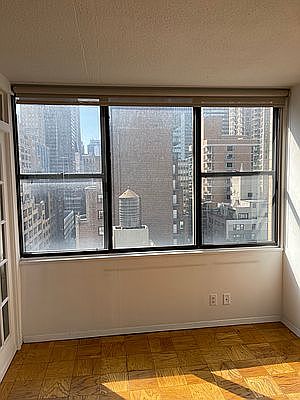 5th image of 301 E 45th St APT 17E