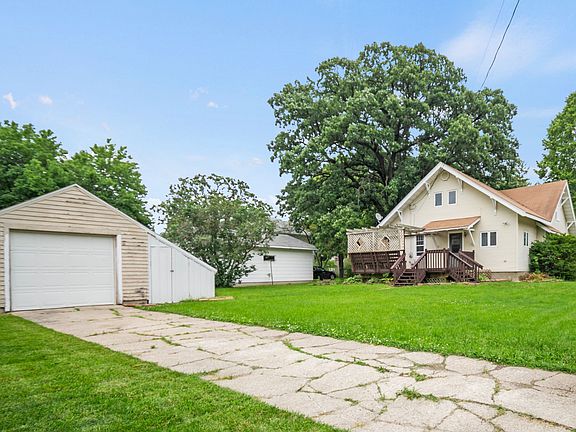 3rd image of 820 S Grove Ave