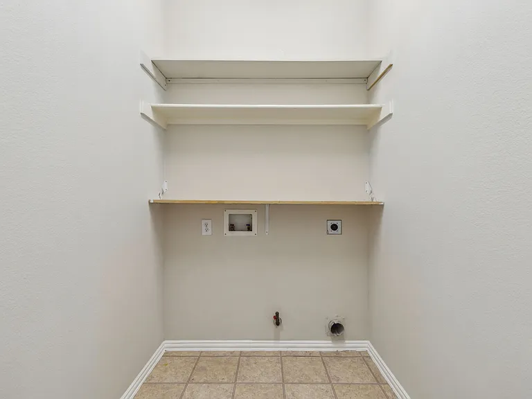 8447 Firewheel Ln — Photo 23