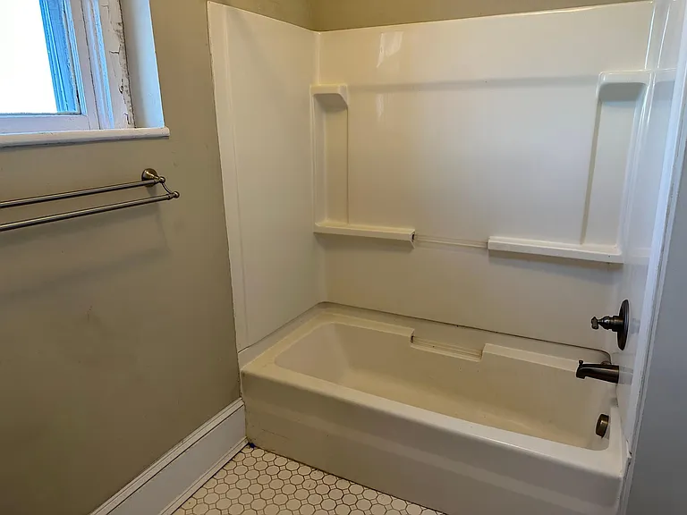310 Saint Andrew St #5 — Photo 9