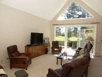 5th image of 16 Pinehurst Ln