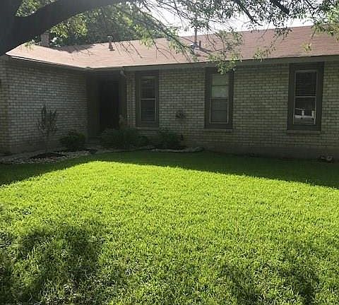 3rd image of 11005 Applewood Dr