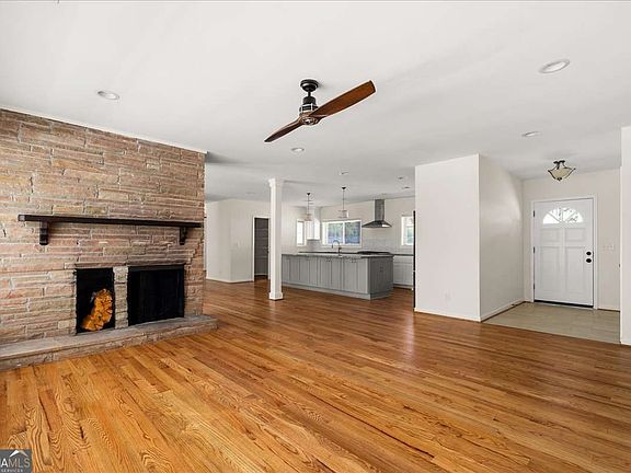 4th image of 2410 Rugby Ave