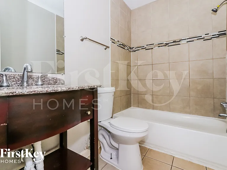 10810 Lakewood Oaks Dr — Photo 10