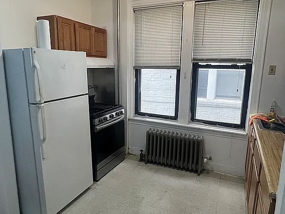 3rd image of 3427 43rd St APT 2R