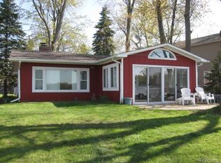 2946 Indian Trl, Pinckney, MI