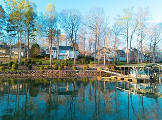 138 S Oak Pointe Dr, Seneca, SC 29672