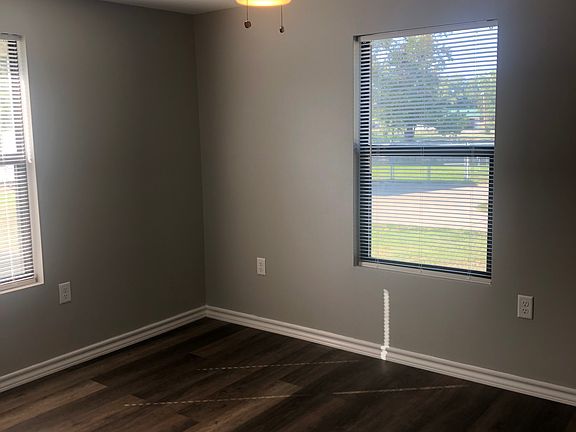 3rd image of 4103 Sanderson Ln