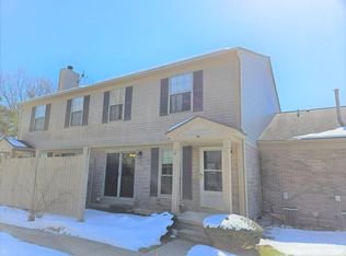 70 Pine Tree Ridge Dr UNIT 2, Waterford, MI 48327