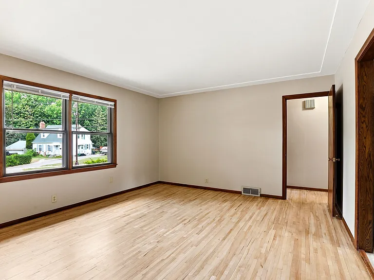 1276 Bradley St — Photo 2