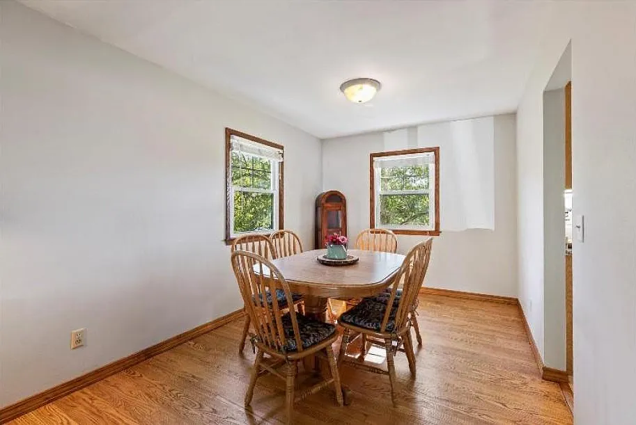 4 bed, 1860 sqft, $3,100 — Photo 2
