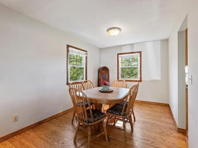 1023 Lexington Dr — Photo 2