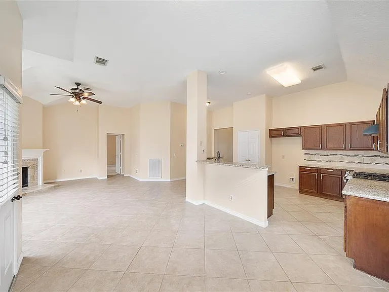 18423 Cobblestone Dr — Photo 6