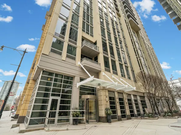 700 N Larrabee St APT 1613, Chicago, IL 60654