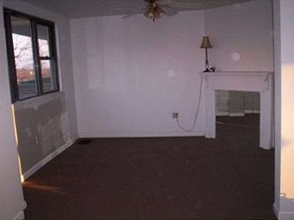 3rd image of 1052 Norwich Ave