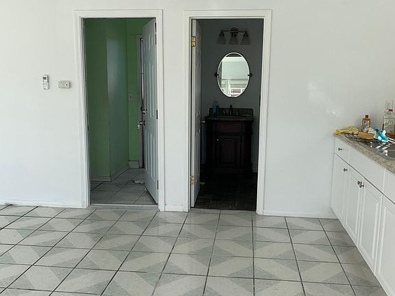 2nd image of 2760 Coronado Ave