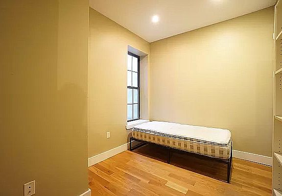 5th image of 277 Halsey St #1L