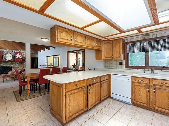 4th image of 202 Churchill Dr