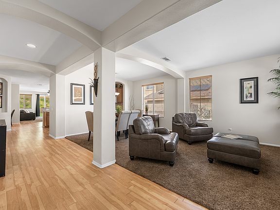 4th image of 39951 Capland Dr
