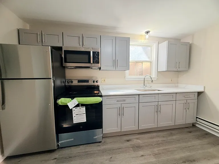 3-5-7 Maple St #7 — Photo 13