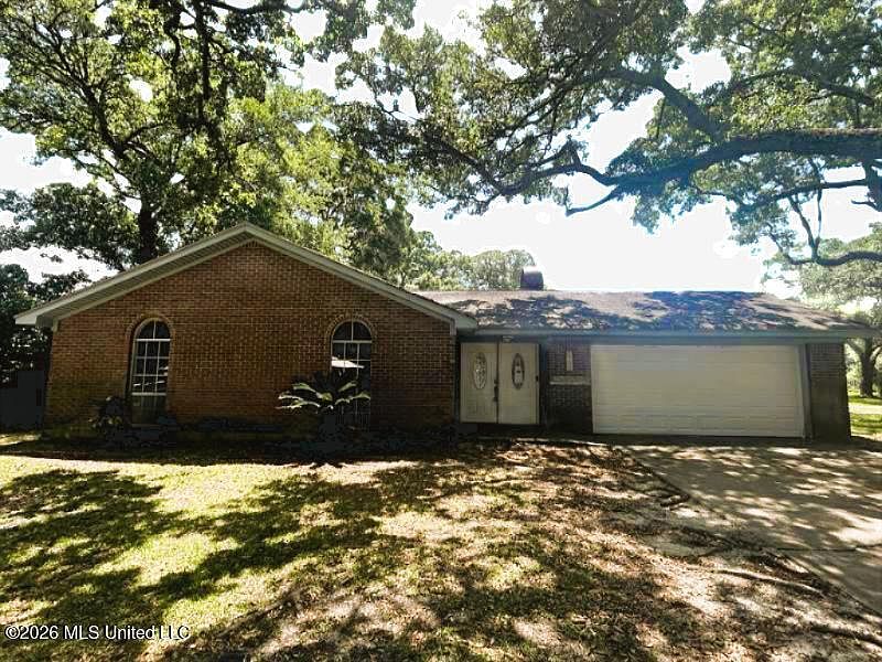 1st image of 2300 Sandalwood Dr