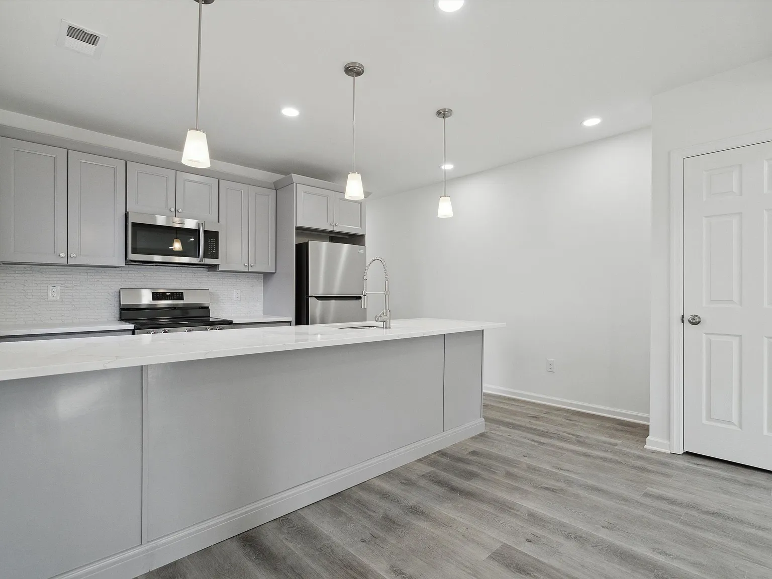 146 Nassau St — Photo 4