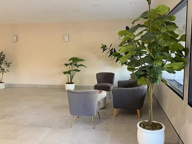 723 N Westmount Dr #303 — Photo 20