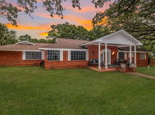 33 Robinhood Dr, Bridgeport, TX 76426