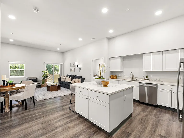 Paradise Oaks Luxury Senior Living — Photo 15