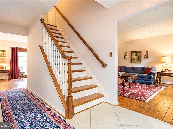 3rd image of 6314 Woodcrest Dr
