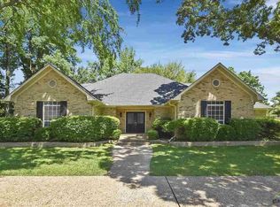 6902 Hollytree Cir, Tyler, TX 75703