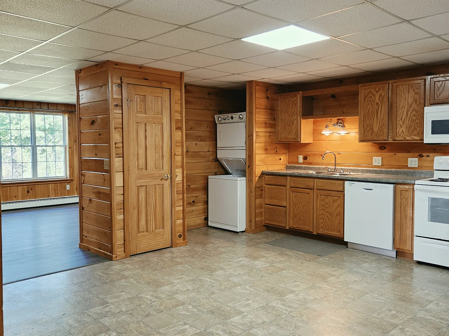 3 bed, 1200 sqft, $1,600 — Photo 4