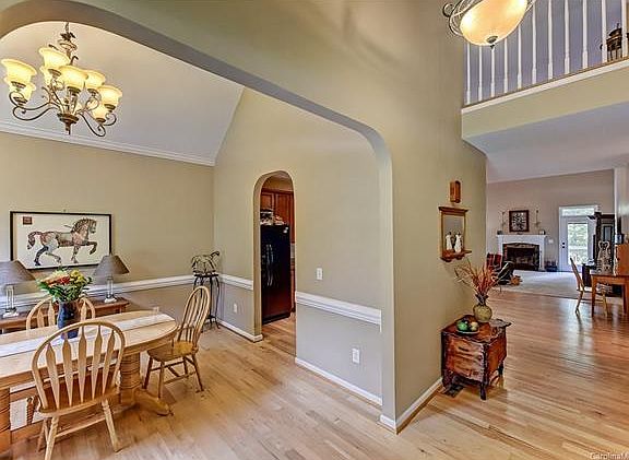 2nd image of 3529 Lake Bluff Dr