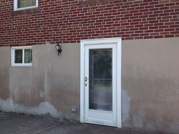 2nd image of 2422 Canterbury Ave