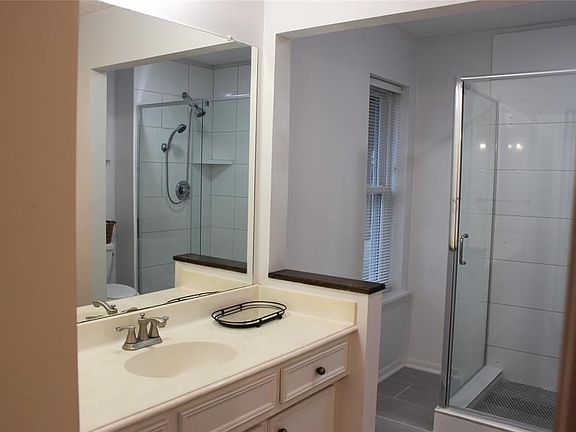 5th image of 7511 Pin Oak Dr