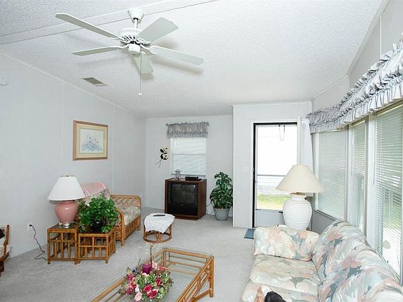 4th image of 616 Amaryllis Dr